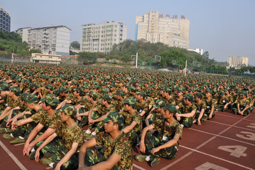 我校舉行2011級新生軍訓開訓典禮_重慶科創職業學院門戶網站〔www.